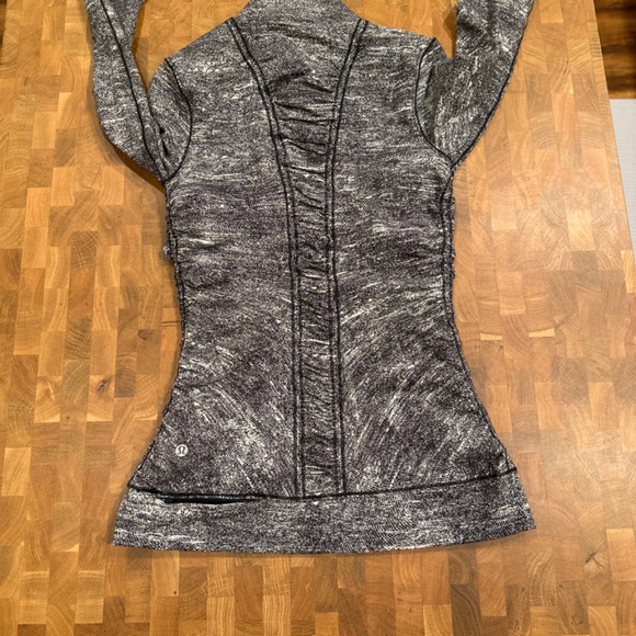 Lululemon cypress kiss 1/2 zip size 6 - Picture 5 of 7